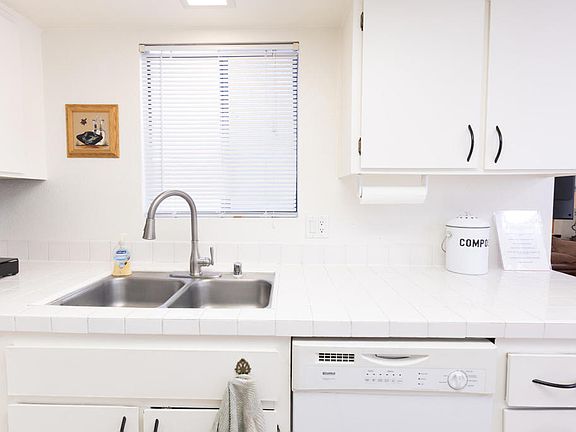 5th image of 5301 Waverly Dr #222