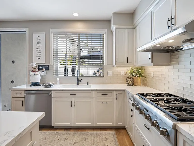 650 Sandside Ct — Photo 13