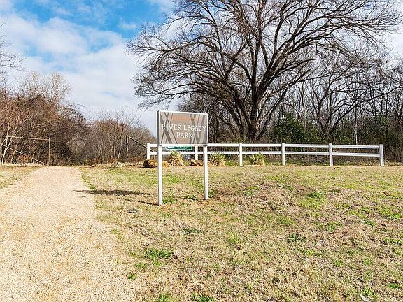 Entry to River Legacy Park