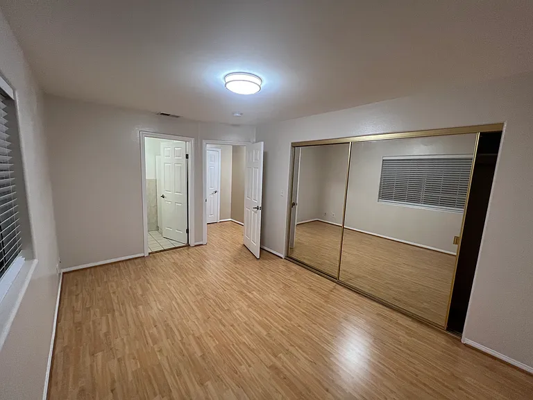 4355 Camero Ave — Photo 10