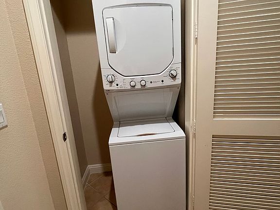 5th image of 43 Agate Ave Unit 401