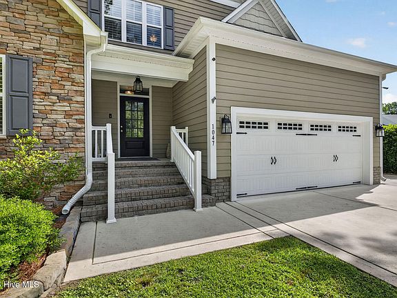 3rd image of 1047 Grandview Drive