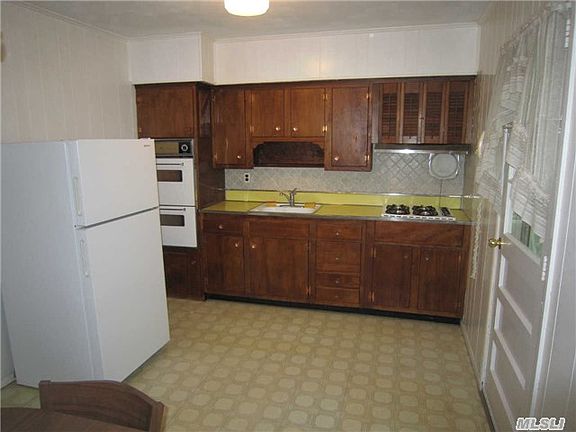 3rd image of 17 Marlboro Dr