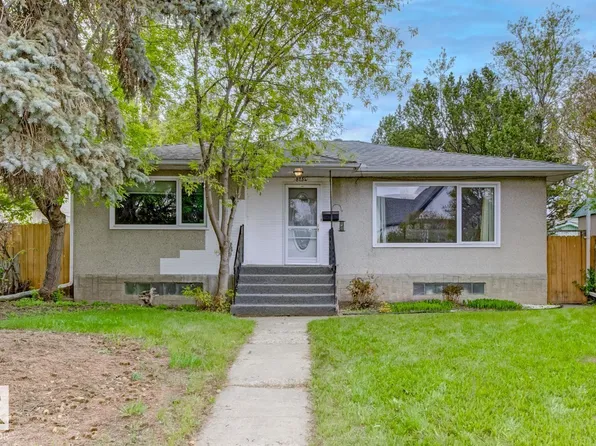 8754 Strathearn Dr NW, Edmonton, AB T6C 4C7