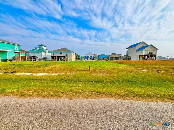 44 Kingfisher St, Pt O Connor, TX 77982