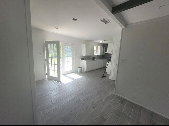 3rd image of 1117 Green Lane Dr