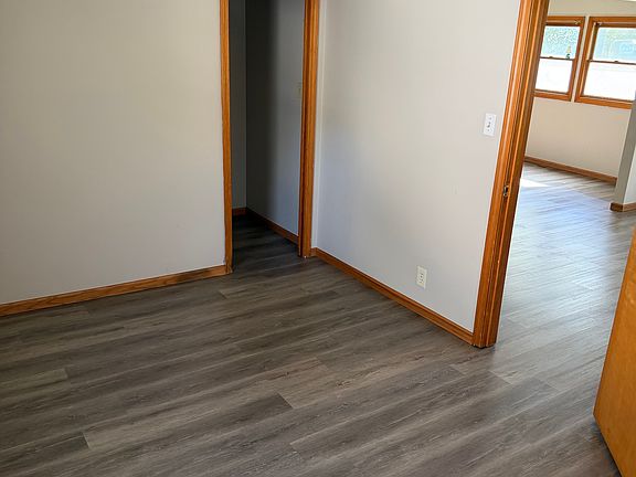 2nd image of 924 SW Macvicar Ave