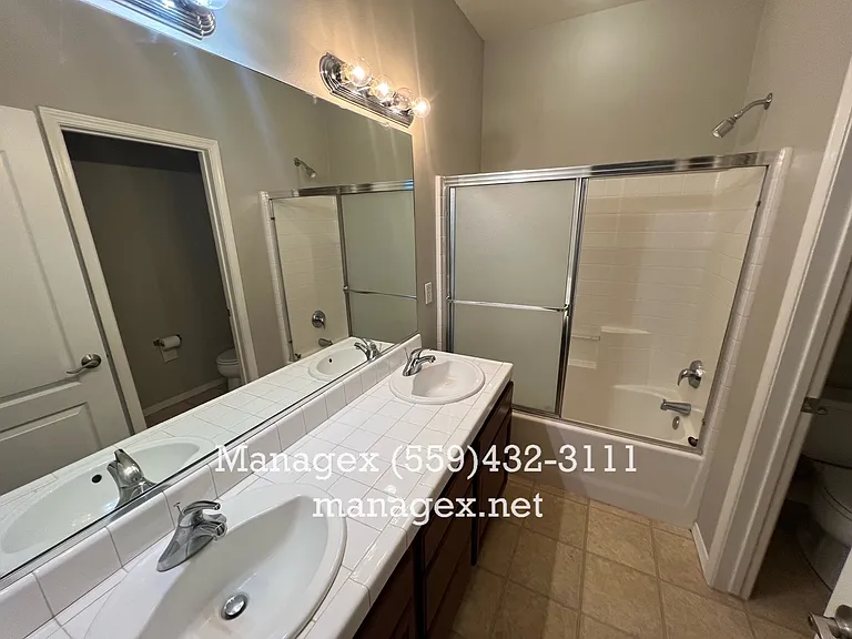 716 W Siena Ln — Photo 11