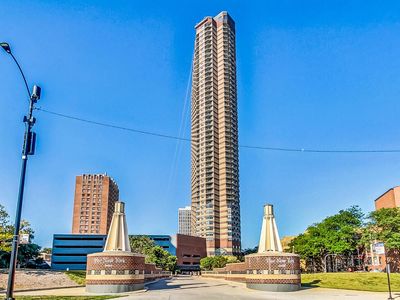 3660 N Lake Shore Dr APT 3304, Chicago, IL, 60613
