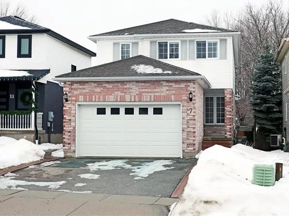 7 Gibb St, Cambridge, ON N3C 4C2