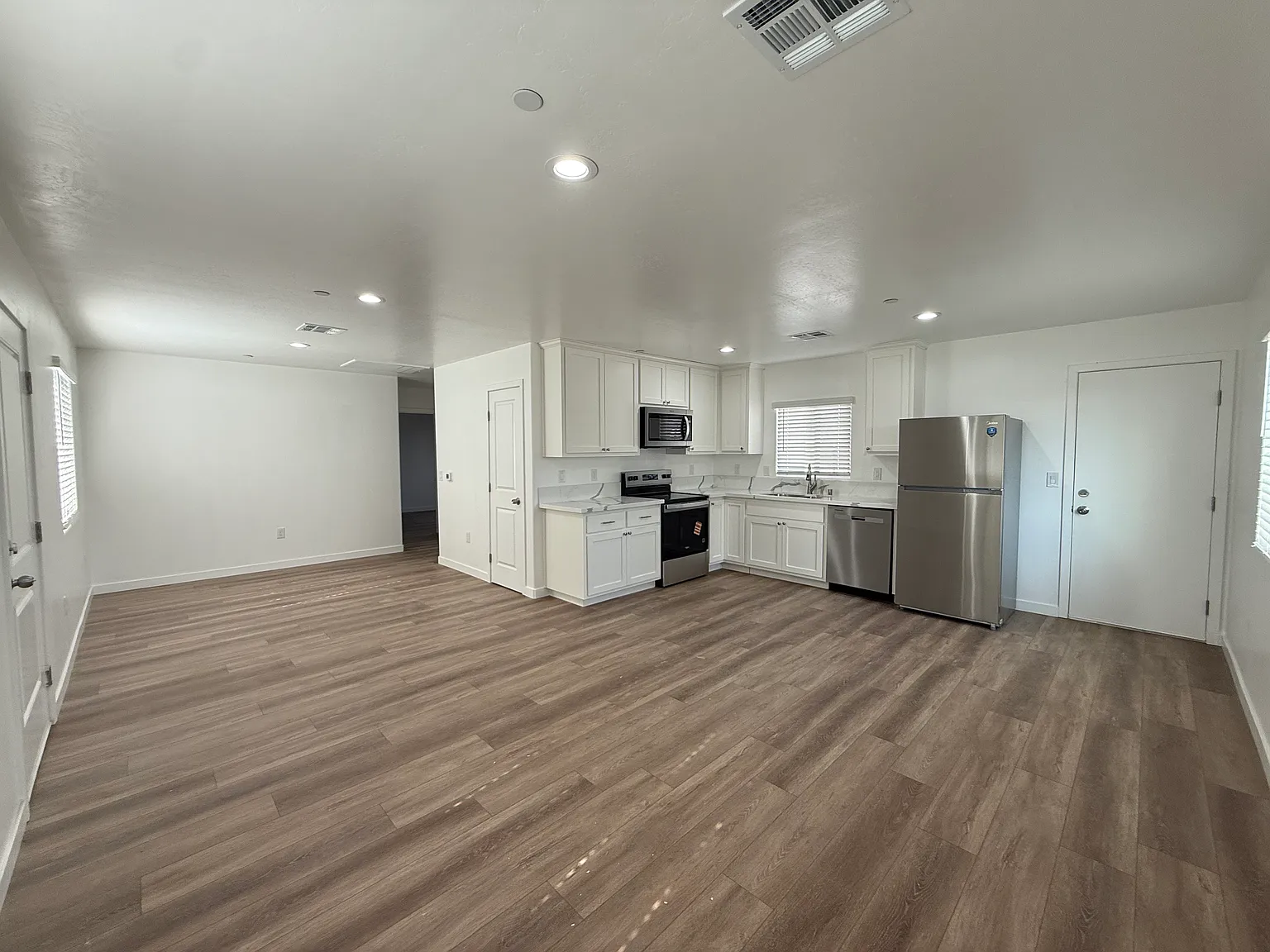 2 bed, 820 sqft, $1,400 — Photo 4
