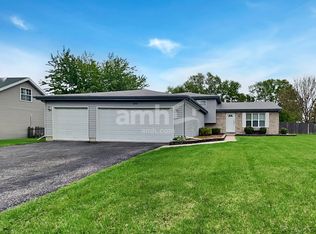898 Cottonwood Dr, Elwood, IL 60421