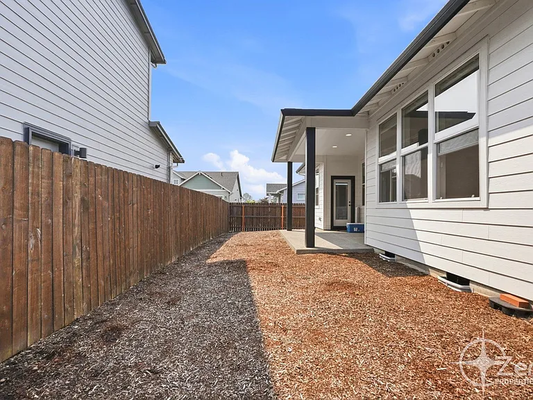 2225 NE 82nd St — Photo 37