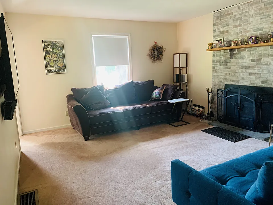 1 Eagleshead Rd