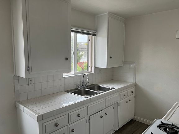 5th image of 3100 E 7th St #9