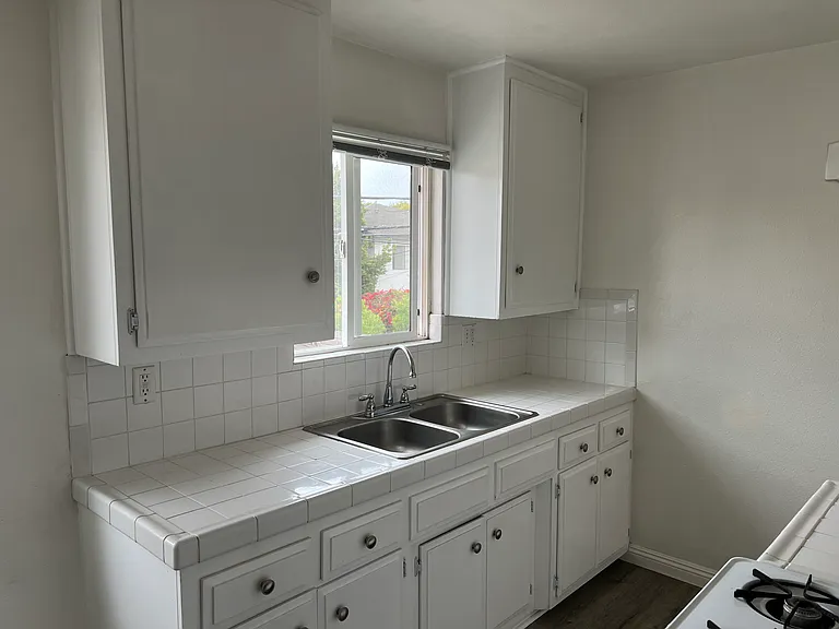 3100 E 7th St #9 — Photo 5