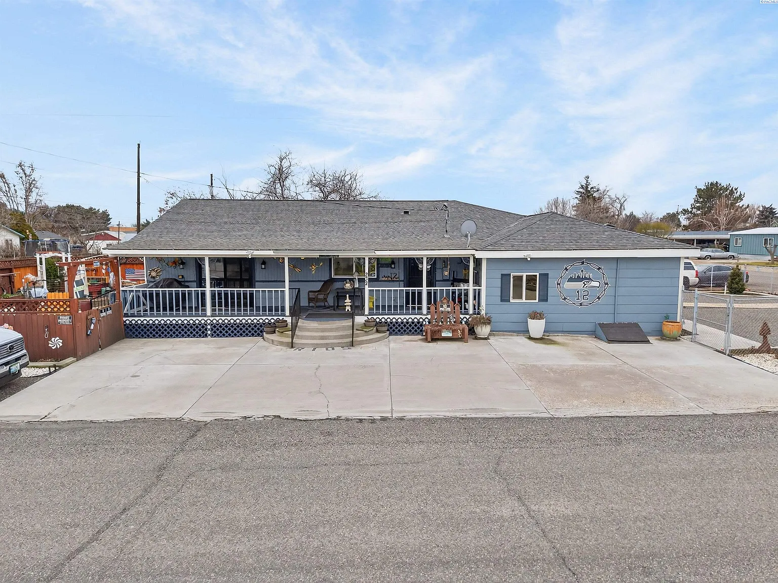 232 6th Ave photo 1