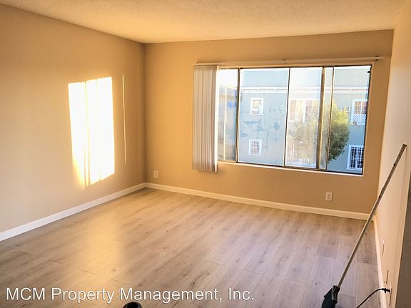 4th image of 6051 Romaine St APT 10