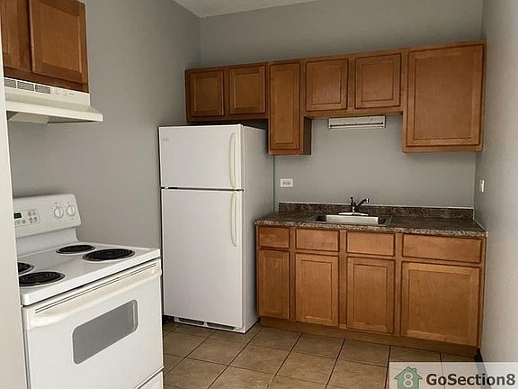4th image of 7254 S Jeffery Blvd #212