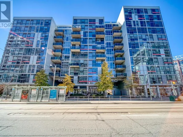 60 Bathurst St #306, Toronto, ON M5V 2P4