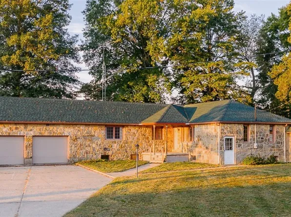 6076 Shepler Church Ave SW, Navarre, OH 44662
