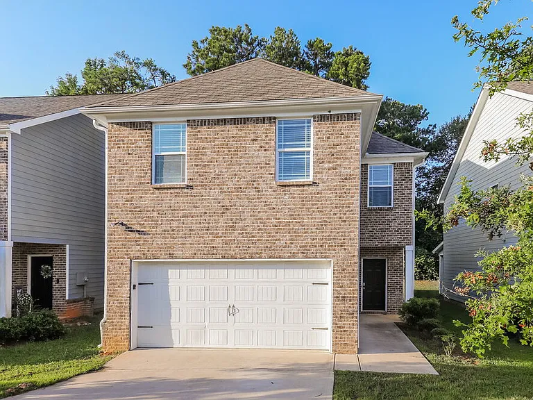 1871 Simmons Ln — Photo 1