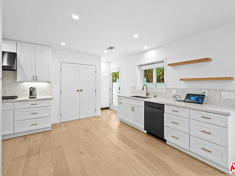 9007 David Ave — Photo 12