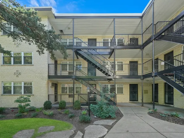 4258 N Greenview Ave APT 3C-P, Chicago, IL 60613