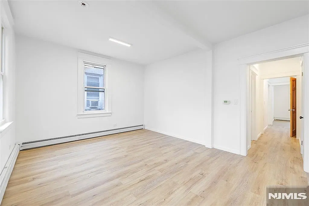 2 bed, 900 sqft, $2,000 — Photo 3