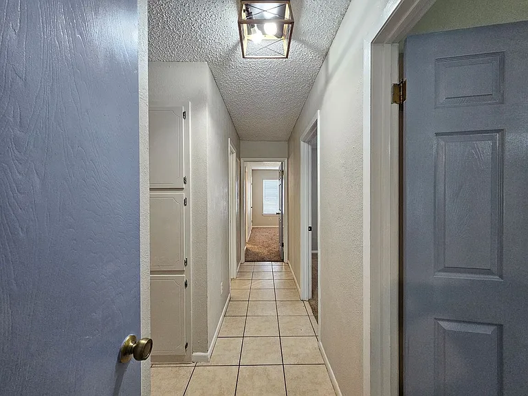 2301 Zinnia Ct — Photo 10