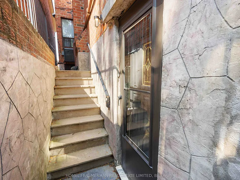 861 Ossington Ave #LOWER — Photo 33