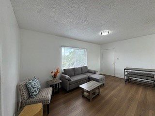 2nd image of 211 W 88th Pl