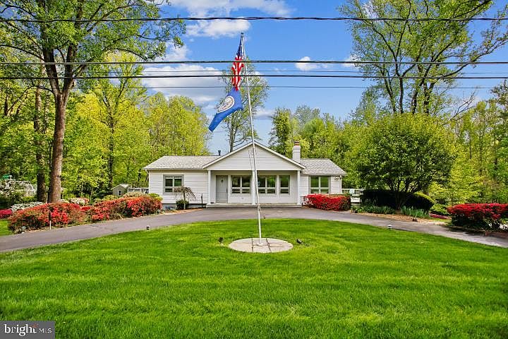 1st image of 3513 Beverly Dr