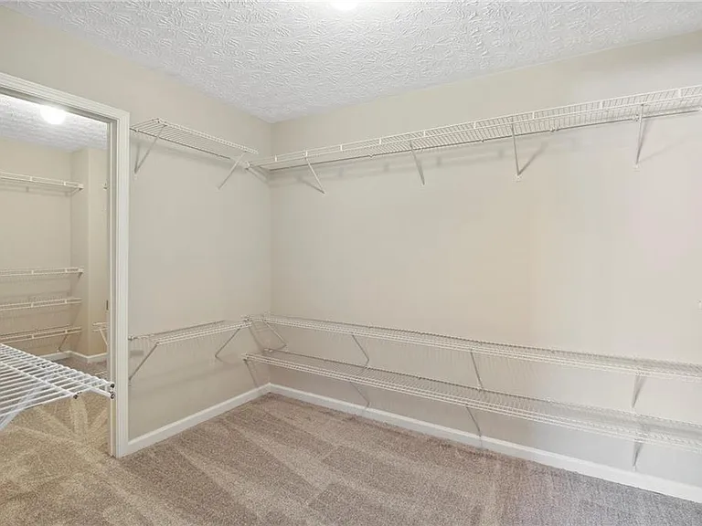 4001 Oak Crossing Dr — Photo 13