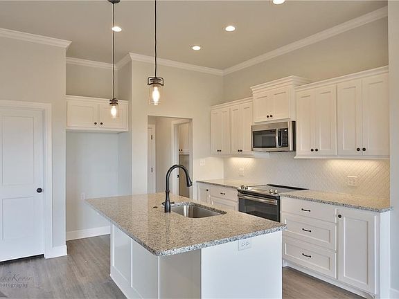 5th image of 102 Ashley Dr