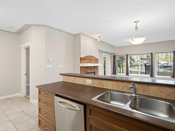 5th image of 20 E Discovery Ridge Close SW #101