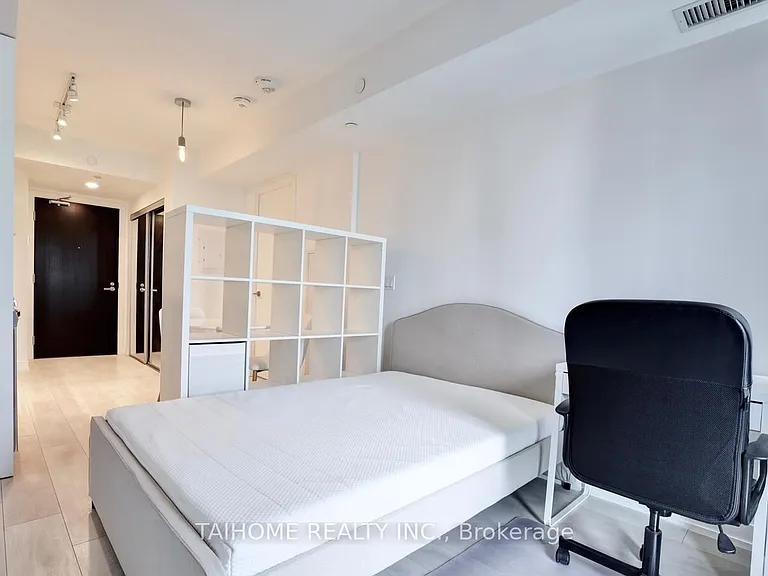 501 Yonge St #1806 — Photo 14