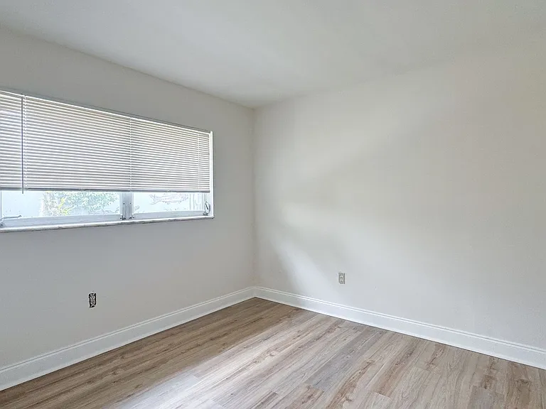 914 San Remo Ave — Photo 13
