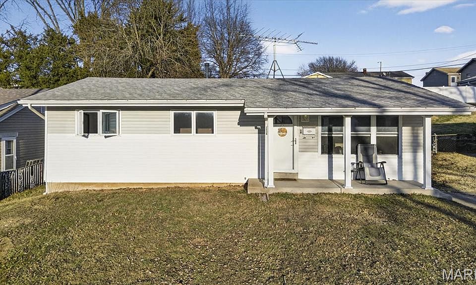 1st image of 2534 Leonard Dr