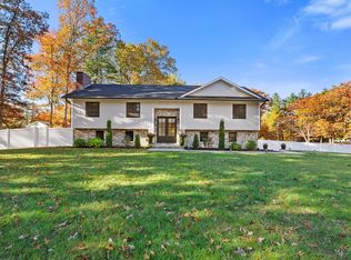 3 Robin Dr, Hudson, NH 03051