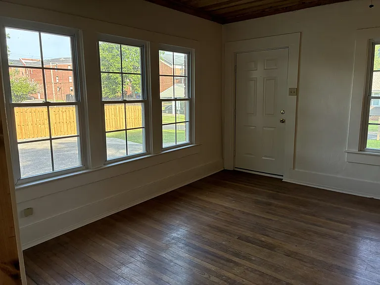 304 Short St SE #B — Photo 8