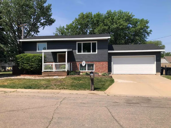 523 N 2nd Ave, Hastings, NE 68901