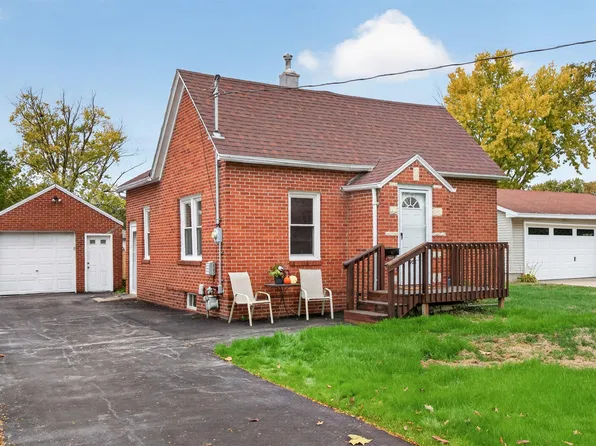 908 13th St, West Des Moines, IA 50265