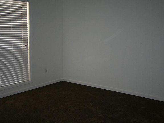 3rd image of 609 Arbor Dr