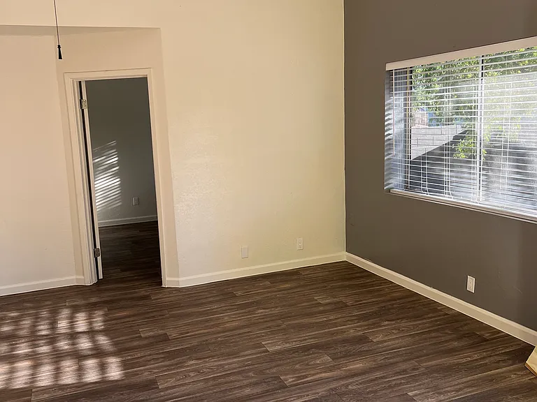 2344 W Devonshire Ave #103D — Photo 5