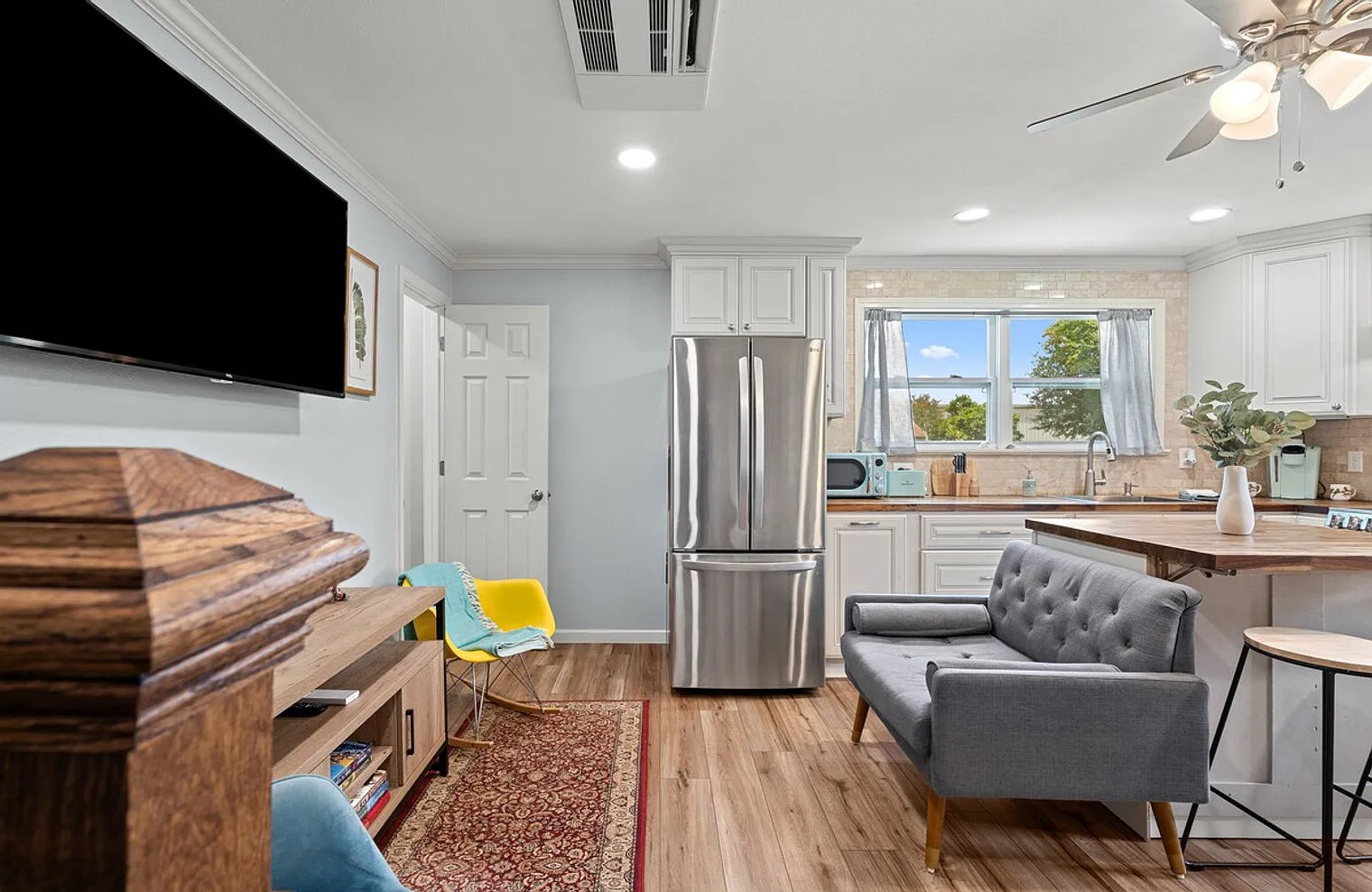 1 bed, 1.0 bath, 742 sqft, $2,613 — Photo 1