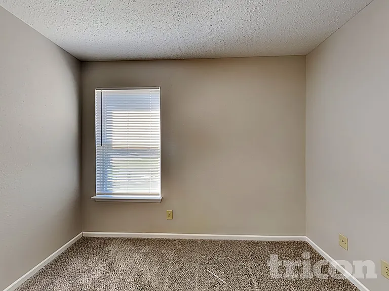 631 Fern St — Photo 9