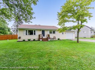 15821 Greenway Dr, Lansing, MI 48906