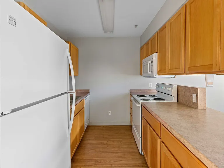 721-723 E Linden Ave — Photo 6