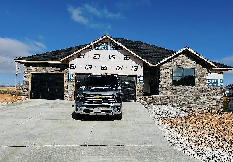 1st image of 681 W Castor Loop